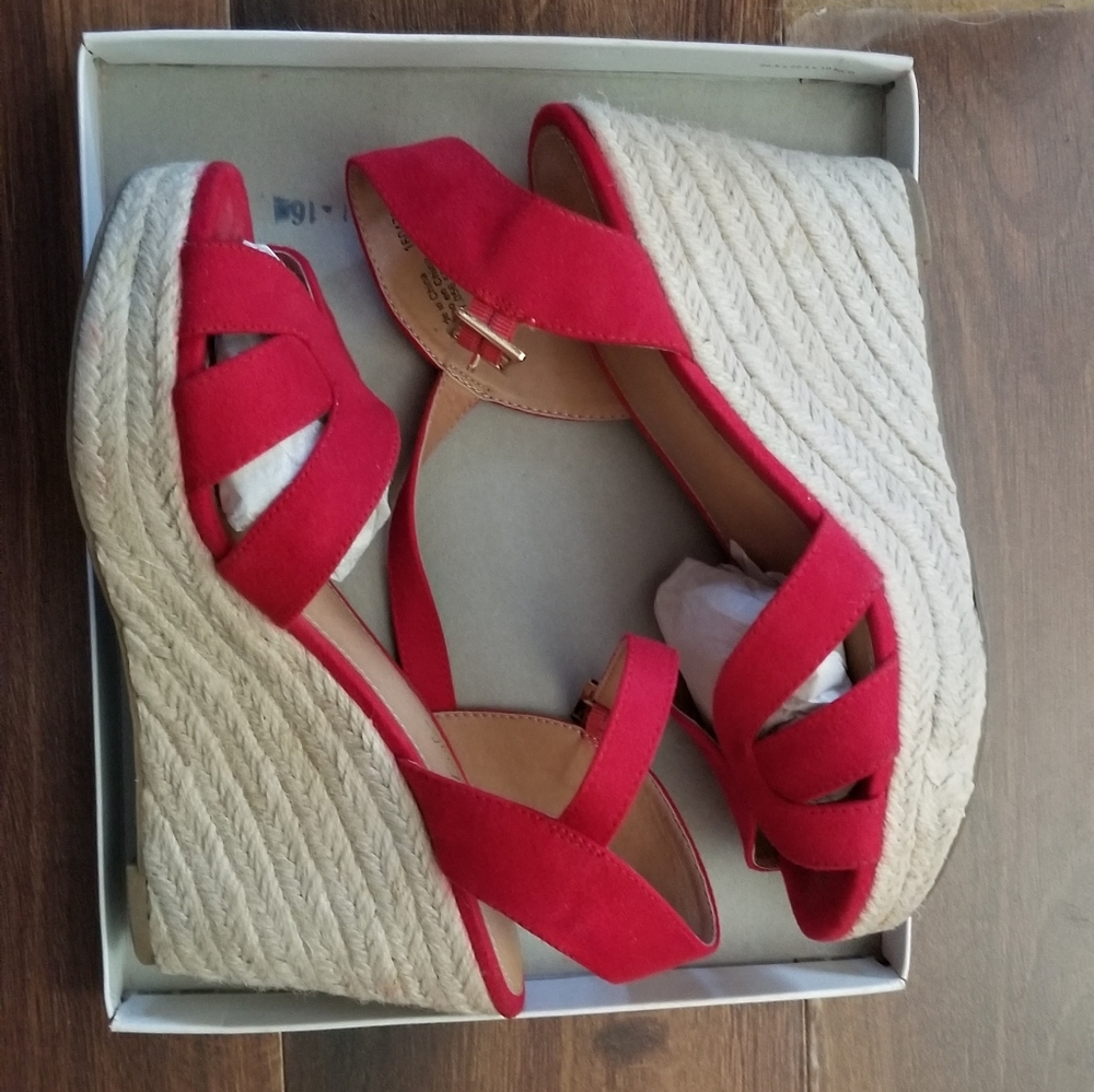 Red wedges